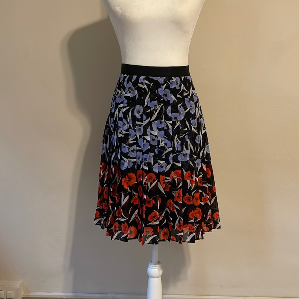 Ann Taylor floral poppy blue red pleated skirt